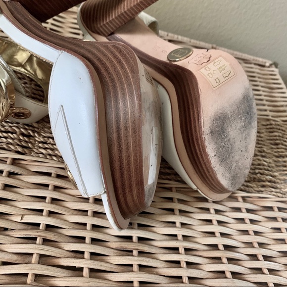 BEBE High platform heels open toe Gold Buckle - Picture 8 of 8